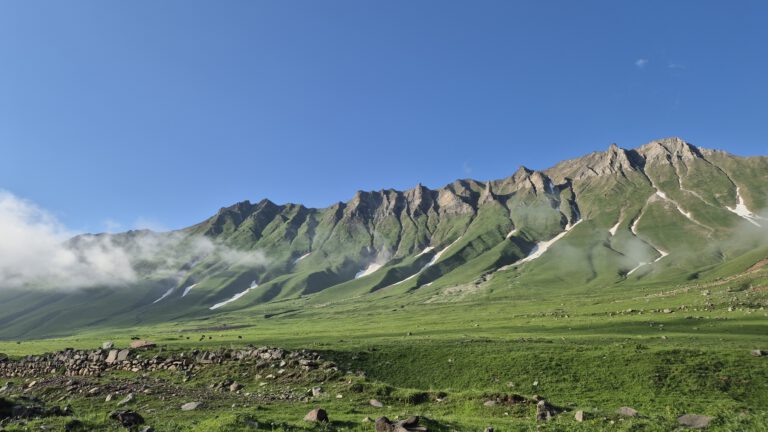 Eine Rundfahrt durch Georgien – Vardzia, Tiflis und der Kaukasus